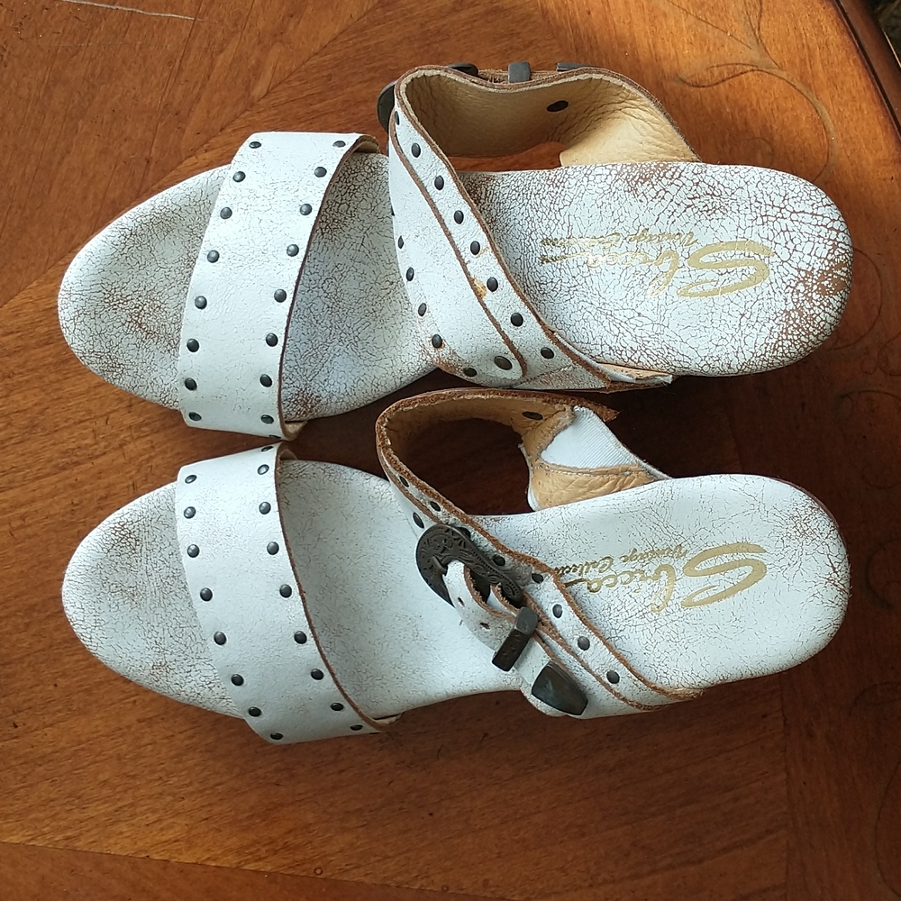 Sbicca White Realdeal Leather Platform Slides.   Size 8M.  NWOT.